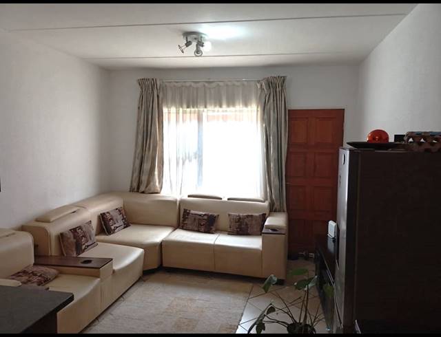 2 BEDROOM TOWNHOUSE FOR SALE IN ALBERTSDAL